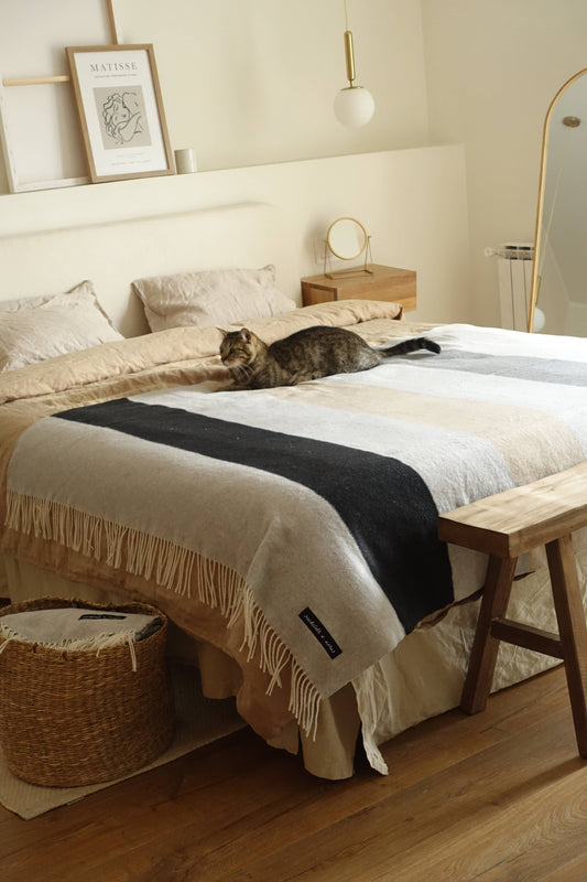 Contrast Rhythm Throw Blanket