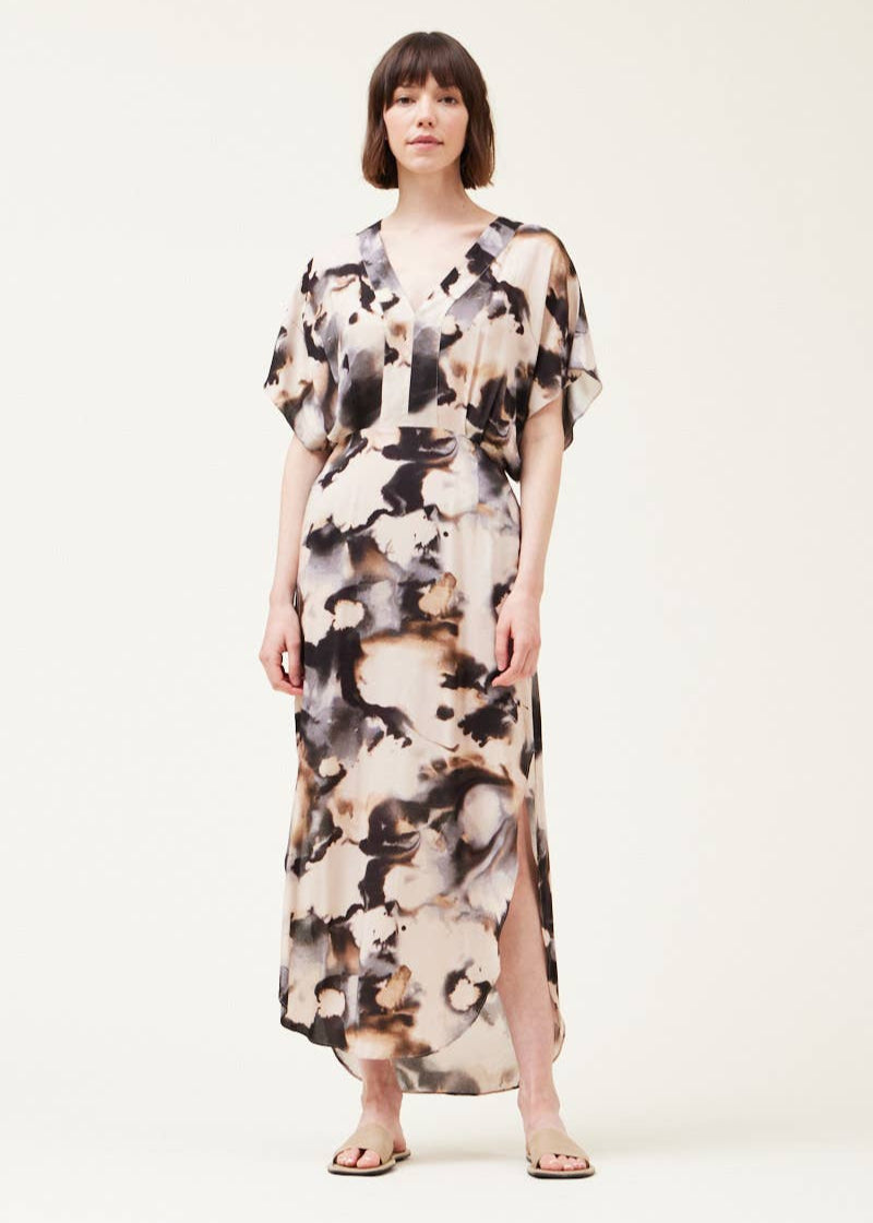Flattering dress with unique print