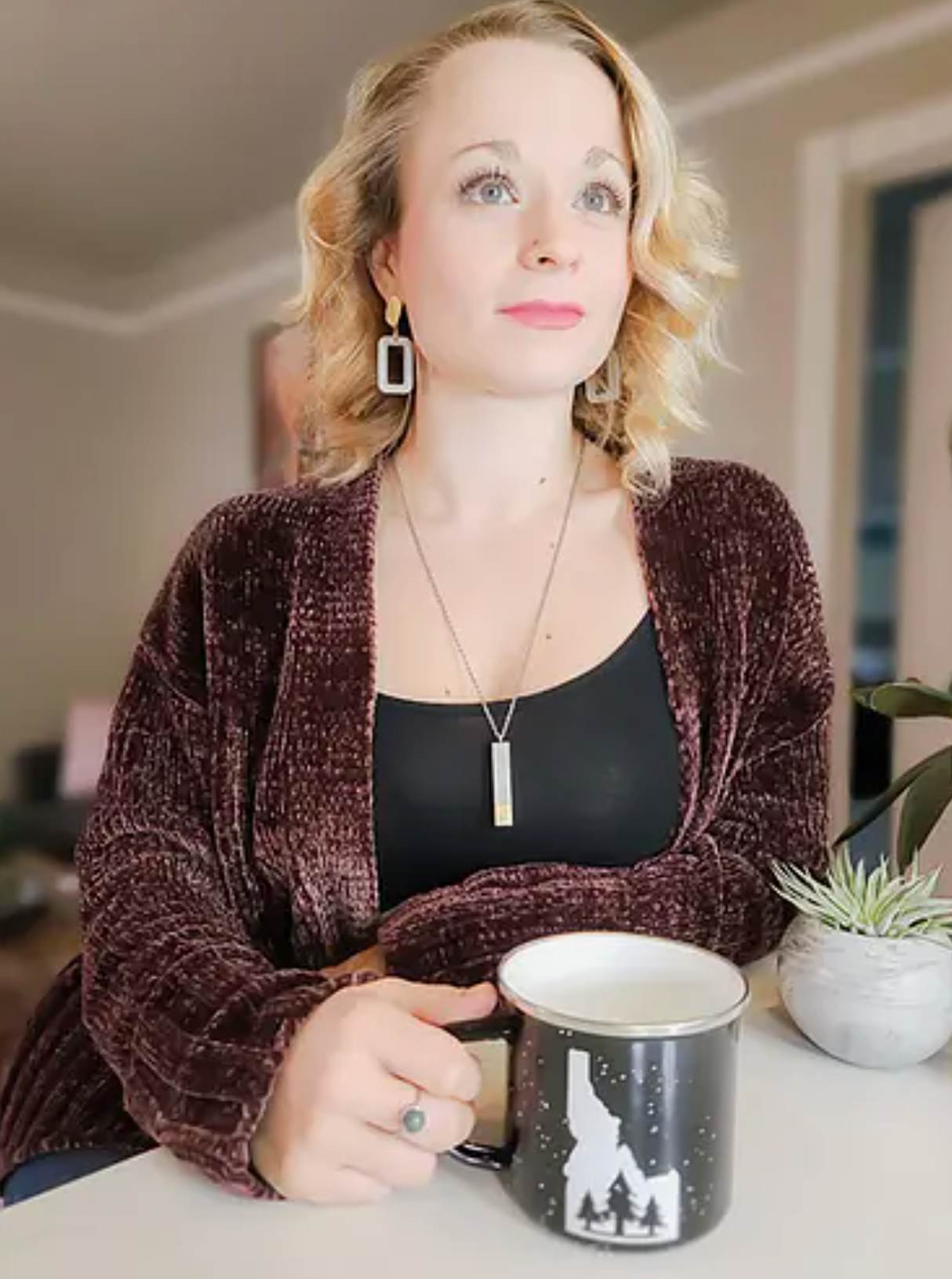 Lola Concrete Minimalist Necklace