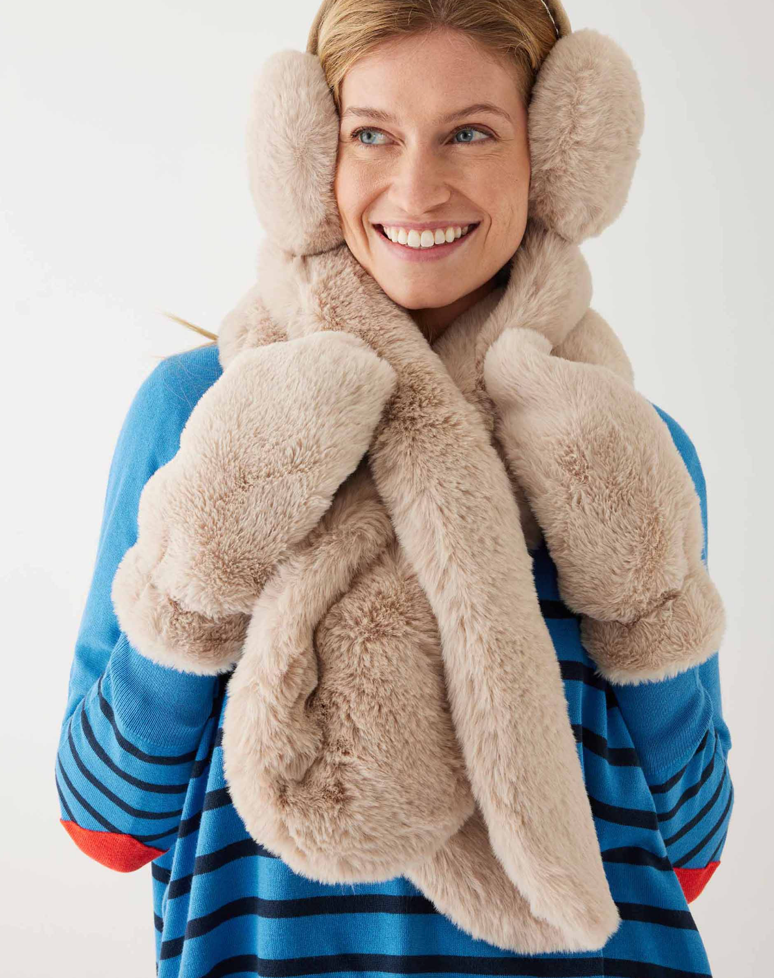 Cozy Cabin Faux Fur Scarf - Oatmeal Cream