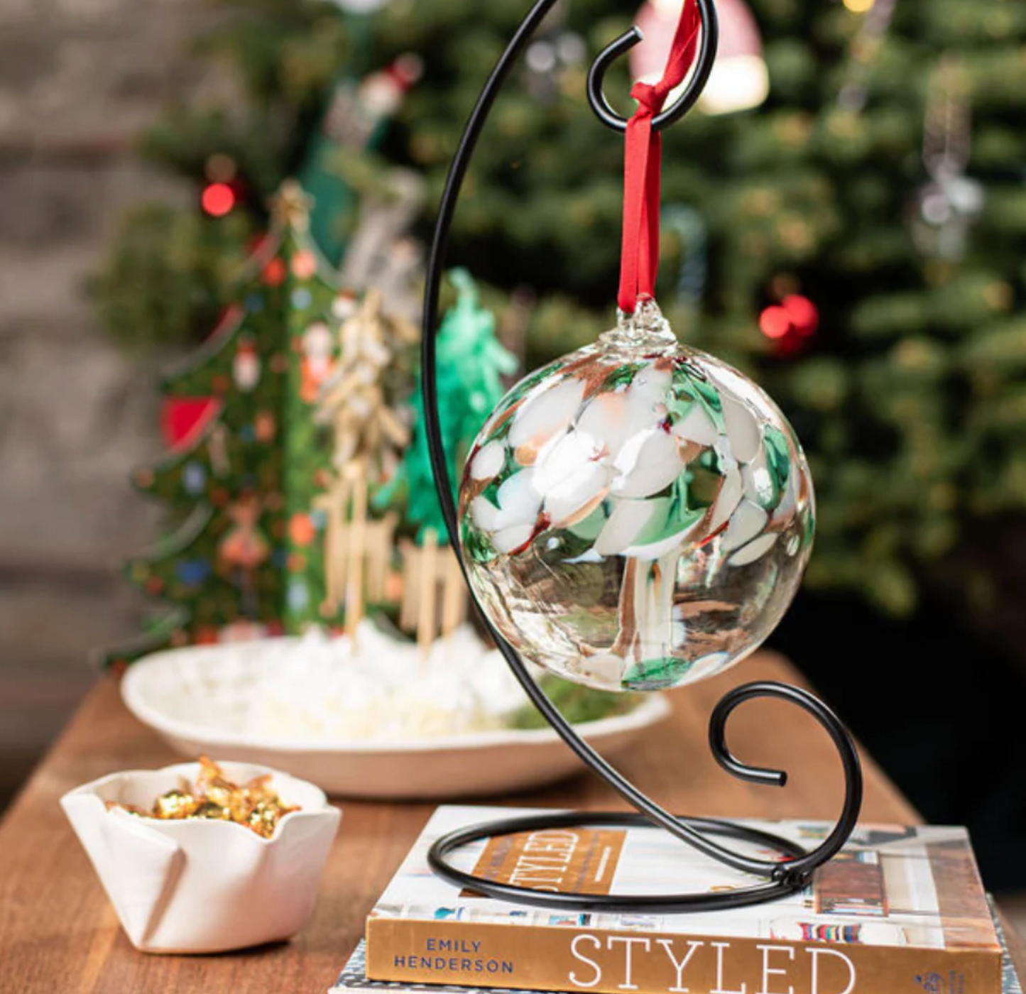 Kitras - Curved Single Ornament Holder