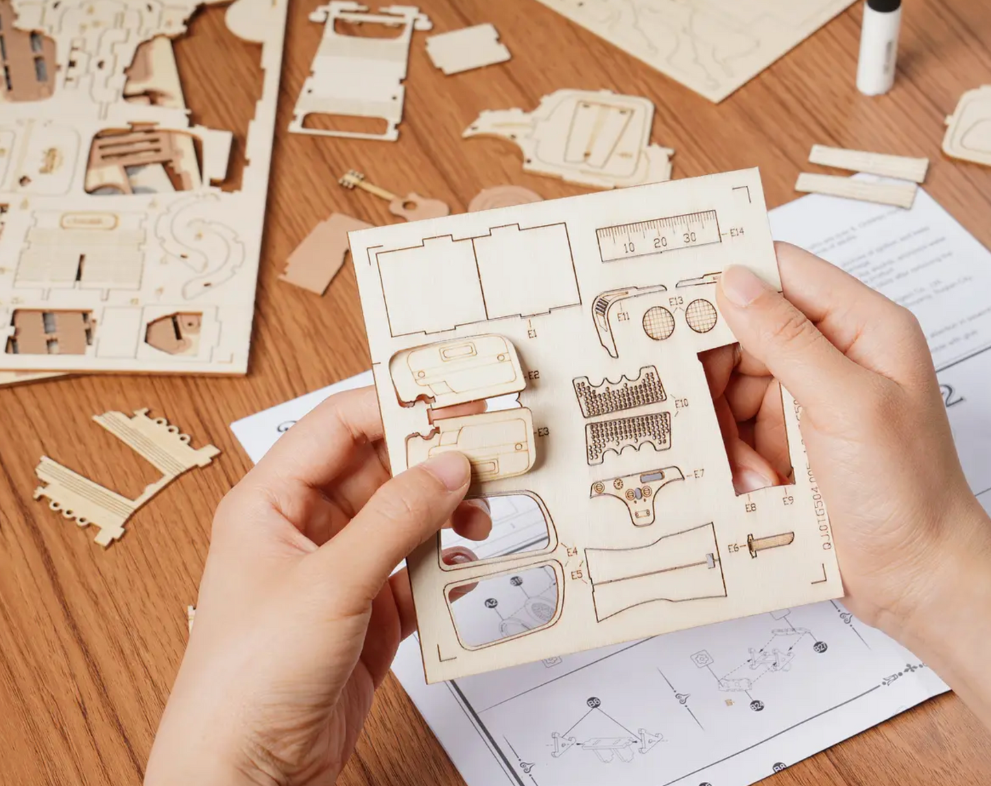 3D Wooden Puzzle: Vintage Car