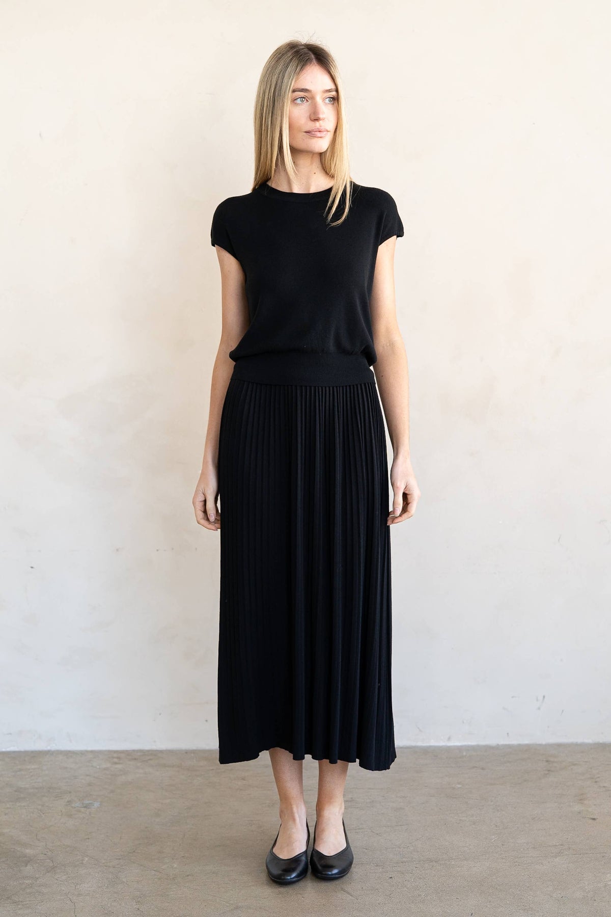 Elegant Pleated Sweater Knit Midi Skirt