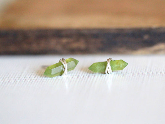 Crest Studs - Peridot