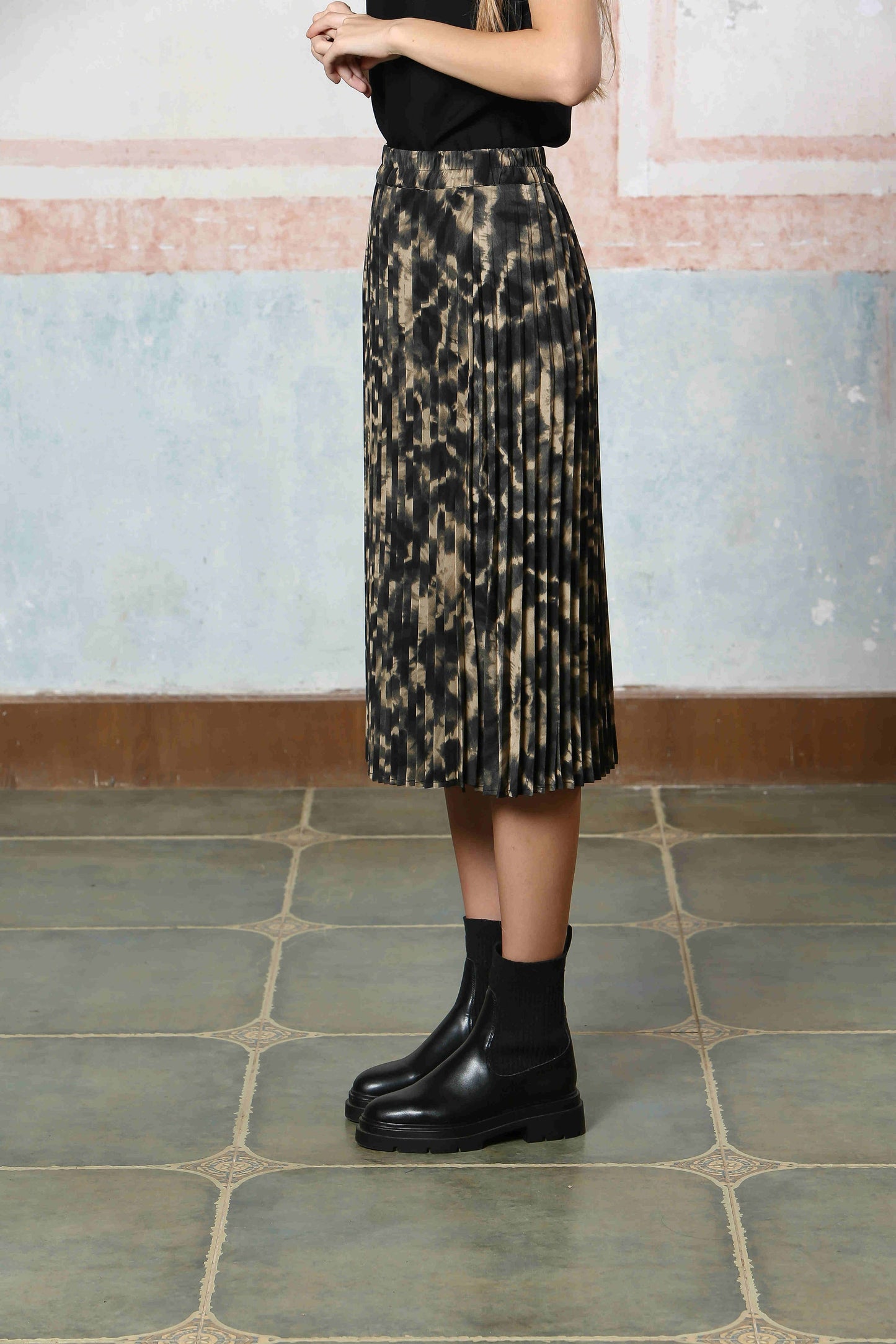 Abstract Print Pleated Skirt