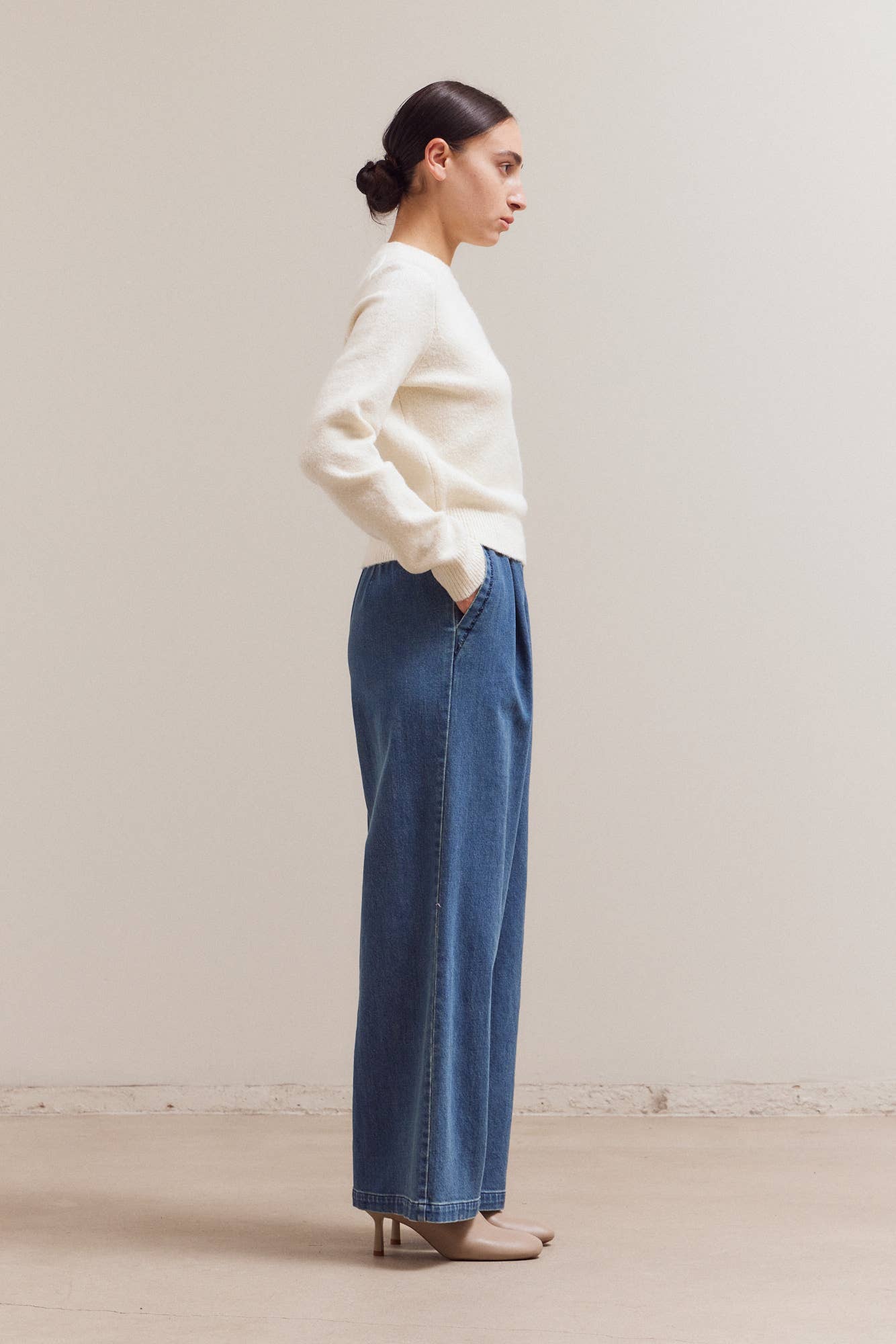 Basic Crew Neck Sweater - Ivory