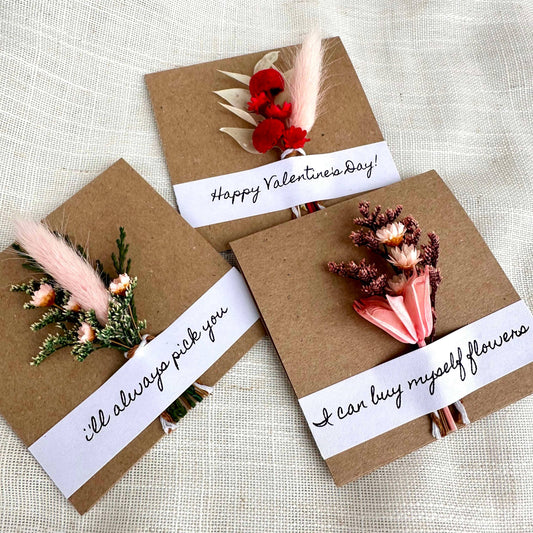 Valentine's Day Mini Bouquet Cards With Dried Flowers 