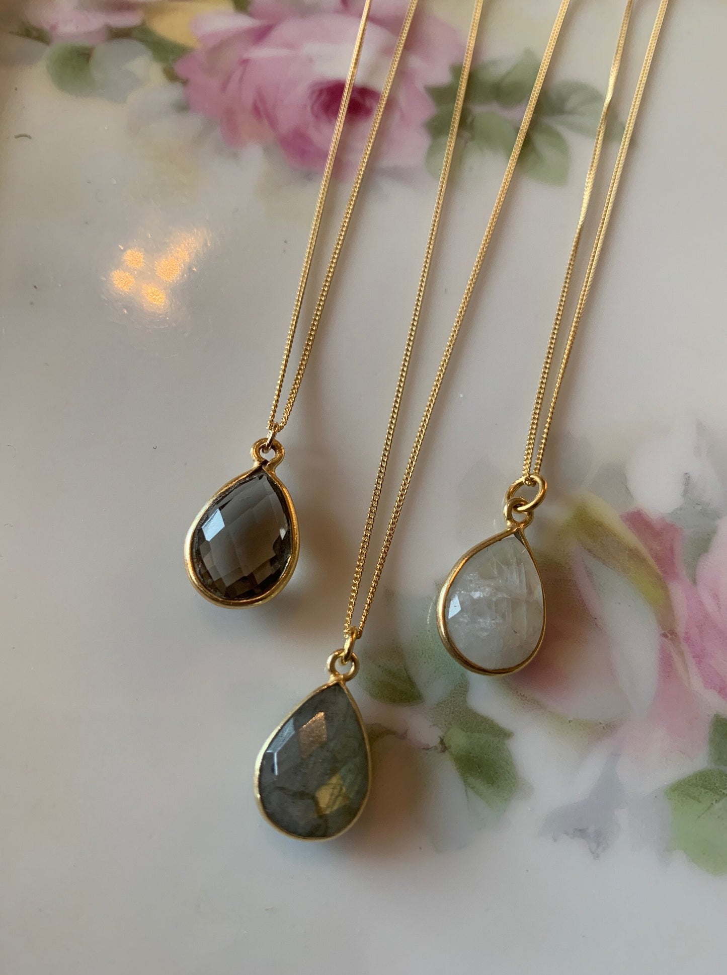 Small Teardrop Necklace - Gold